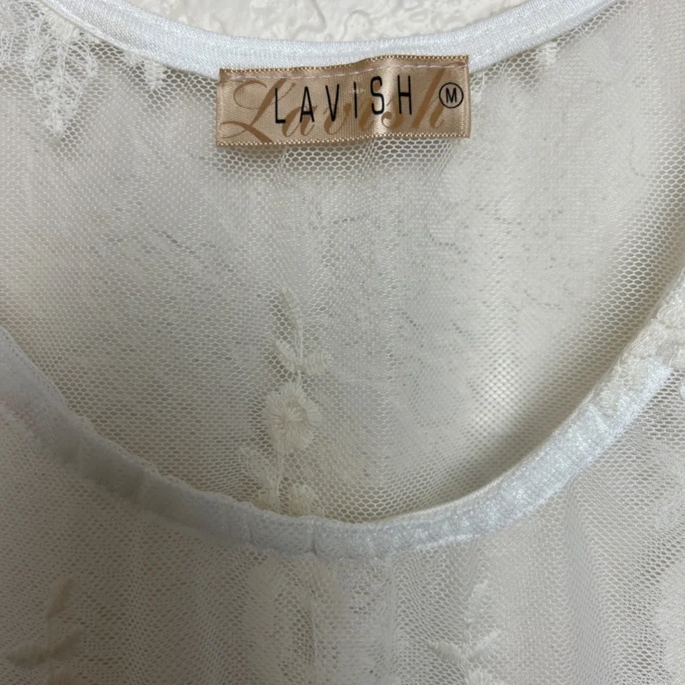 Lavish Ivory Lace Short Sleeve Scoop Neck Overlay Women's Top - Women's Medium - Picture 3 of 6